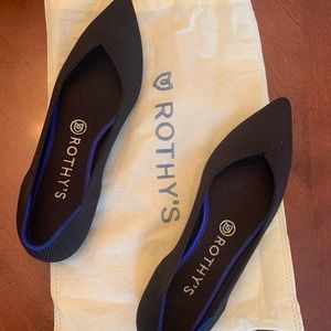 Rothy’s “The Point” in black